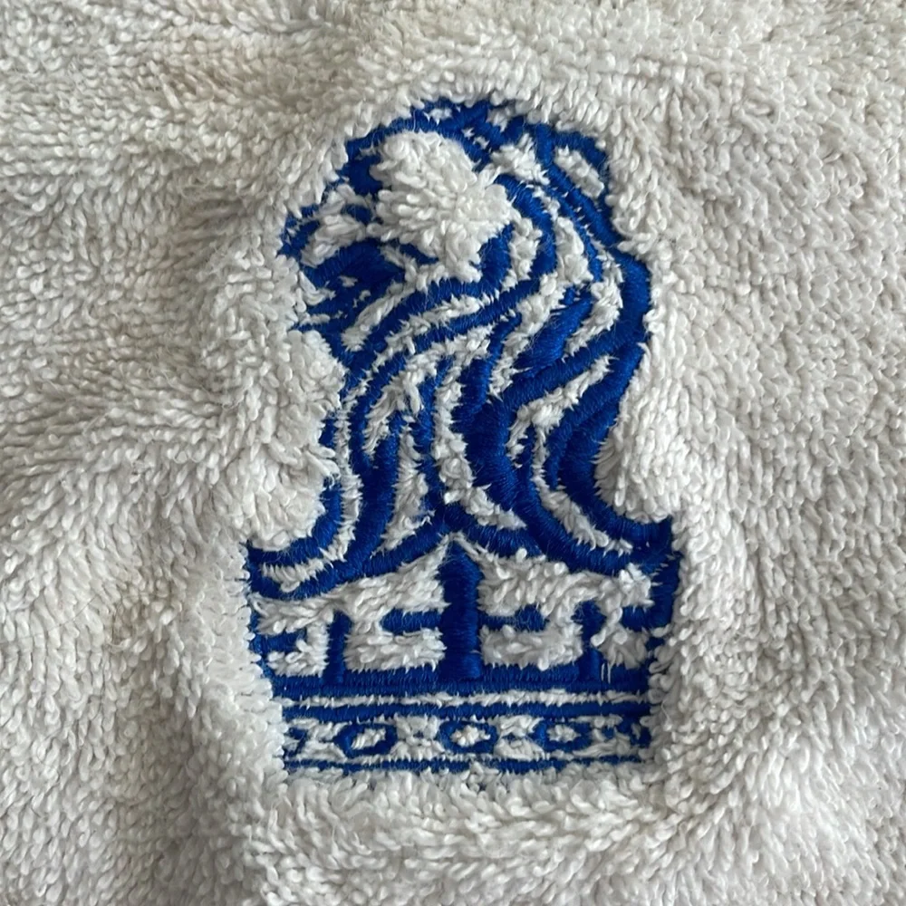 Ritz Carleton white hand towel.